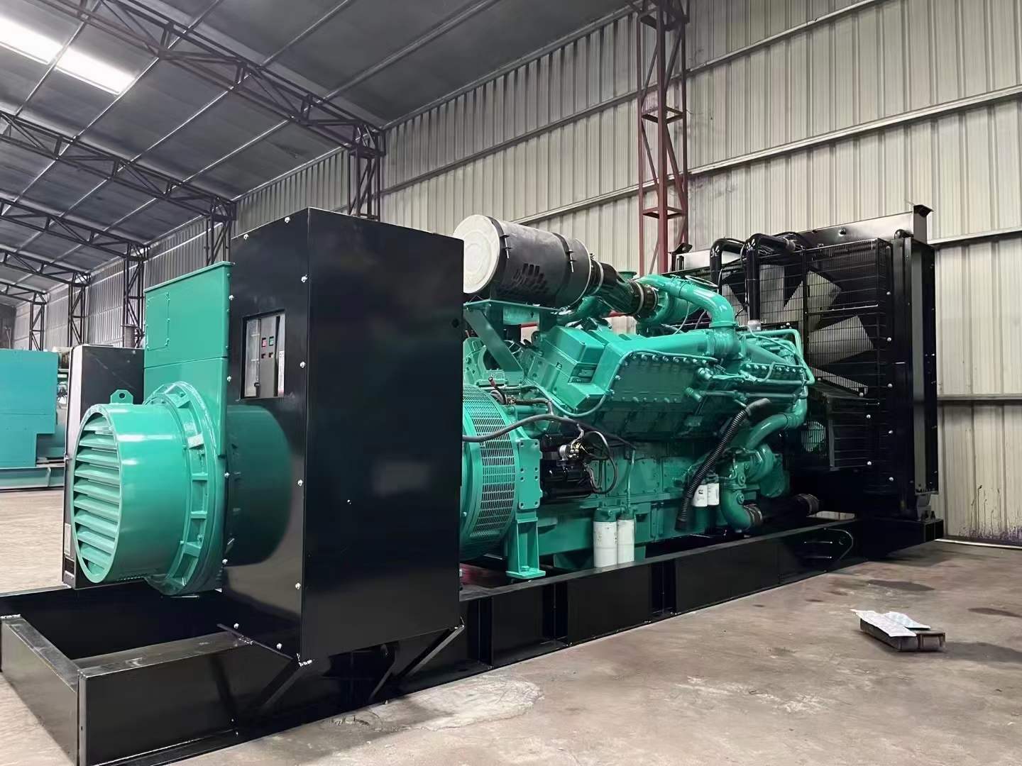 西夏如何降低 800kW 柴油发电机输出电流的波动？